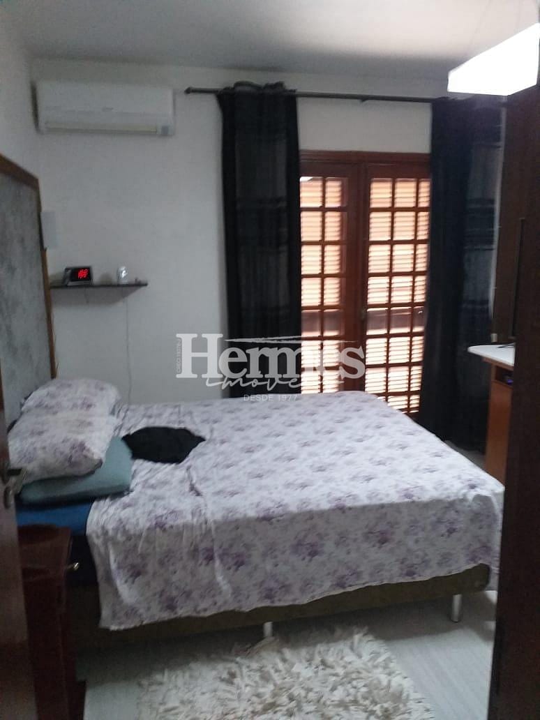 Casa, 4 quartos, 297 m² - Foto 2