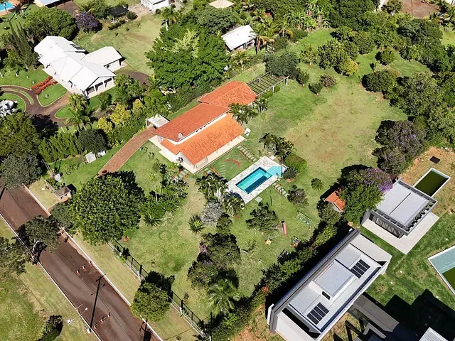Casa com 5000m² 4 quartos e 5 banheiros, à venda, no bairro Jardim Santa Adelaide em Cambé