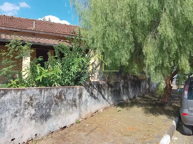 Casa com 308m² 3 quartos e 2 banheiros, à venda, no bairro Vila Santa Bárbara em Guaxupé