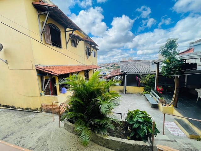 Casa 9 quartos e 3 banheiros, à venda, no bairro Guarani em Belo Horizonte