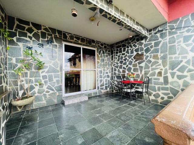 Casa 9 quartos e 3 banheiros, à venda, no bairro Guarani em Belo Horizonte