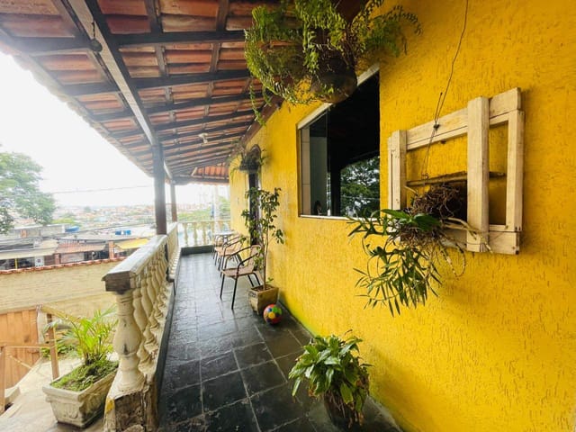 Casa 9 quartos e 3 banheiros, à venda, no bairro Guarani em Belo Horizonte