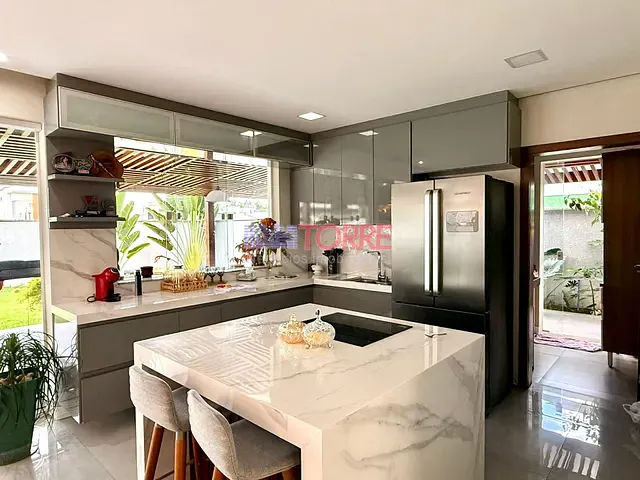 Casa com 405m² 4 quartos e 3 banheiros, à venda, no bairro Salobrinho em Ilhéus