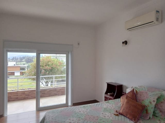 Casa com 450m² 3 quartos e 2 banheiros, à venda, no bairro Condomínio Fechado Morro Azul II em São João da Boa Vista