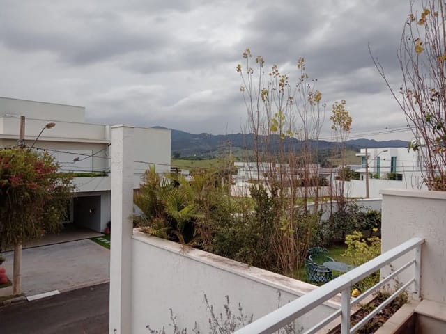 Casa com 450m² 3 quartos e 2 banheiros, à venda, no bairro Condomínio Fechado Morro Azul II em São João da Boa Vista