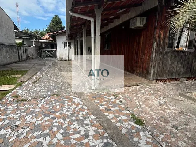 Casa 3 quartos e 2 banheiros, à venda, no bairro Centro em Tijucas