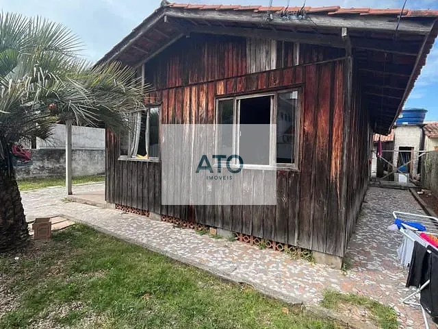 Casa 3 quartos e 2 banheiros, à venda, no bairro Centro em Tijucas