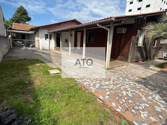 Casa 3 quartos e 2 banheiros, à venda, no bairro Centro em Tijucas