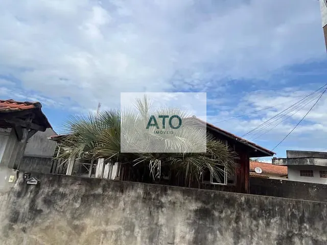 Casa 3 quartos e 2 banheiros, à venda, no bairro Centro em Tijucas