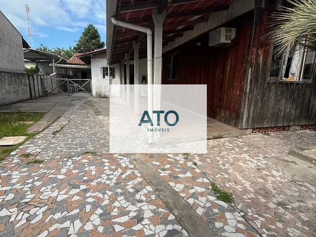 Casa 3 quartos e 2 banheiros, à venda, no bairro Centro em Tijucas