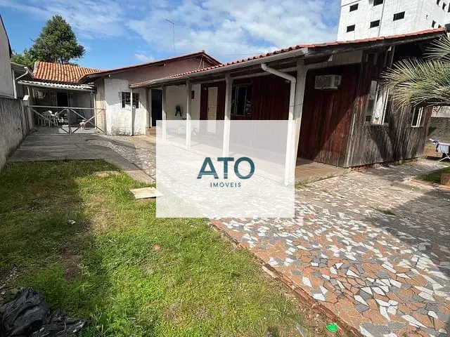 Casa 3 quartos e 2 banheiros, à venda, no bairro Centro em Tijucas