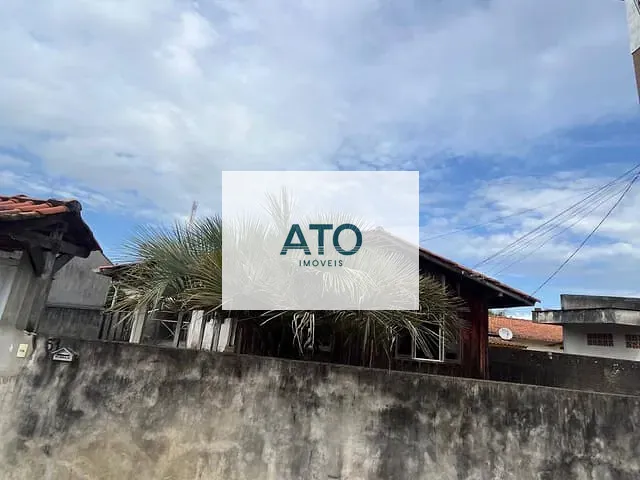 Casa 3 quartos e 2 banheiros, à venda, no bairro Centro em Tijucas