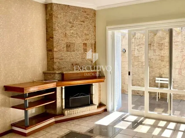 Casa 3 quartos e 3 banheiros, à venda, no bairro Centro em Arroio Do Meio