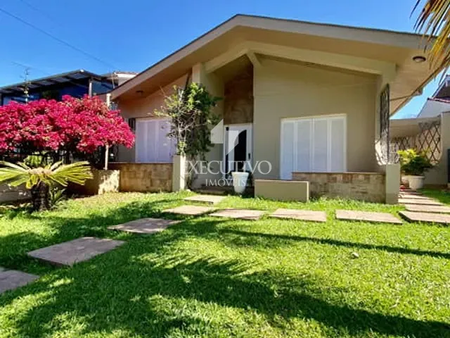 Casa 3 quartos e 3 banheiros, à venda, no bairro Centro em Arroio Do Meio