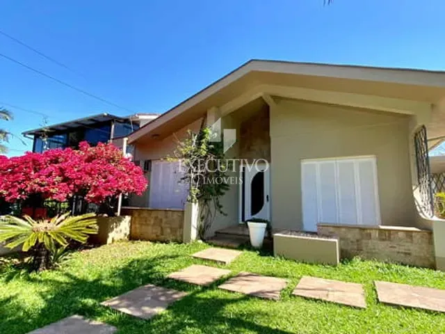 Casa 3 quartos e 3 banheiros, à venda, no bairro Centro em Arroio Do Meio