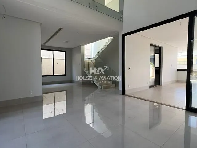 Casa com 389m² 4 quartos e 5 banheiros, à venda, no bairro Jardins Valência em Goiânia