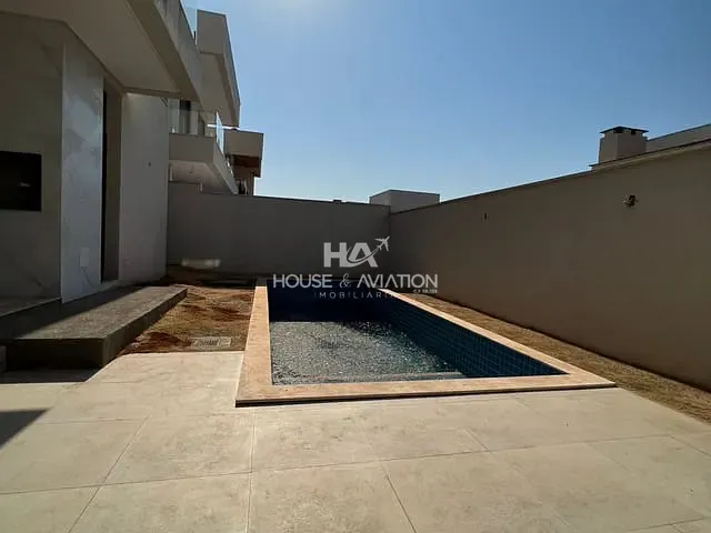 Casa com 389m² 4 quartos e 5 banheiros, à venda, no bairro Jardins Valência em Goiânia