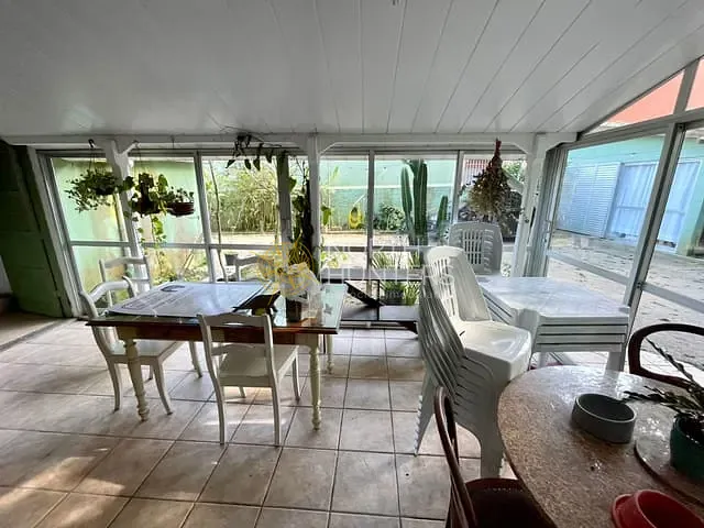 Casa com 2010m² 3 quartos e 2 banheiros, à venda, no bairro Sambaqui em Florianópolis