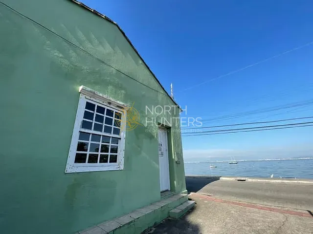 Casa com 2010m² 3 quartos e 2 banheiros, à venda, no bairro Sambaqui em Florianópolis