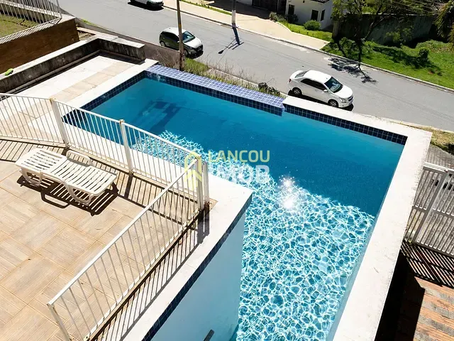 Casa com 1100m² 4 quartos e 2 banheiros, à venda, no bairro Loteamento Portal da Colina em Jundiaí