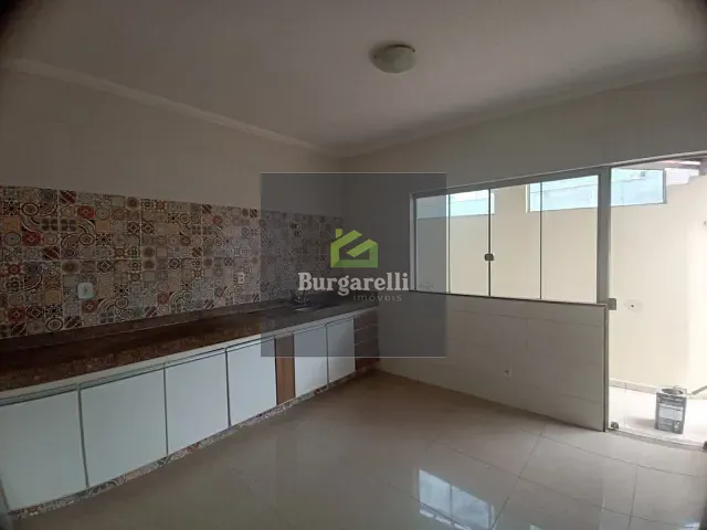 Casa com 100m² 4 quartos e 3 banheiros, para alugar, no bairro Jardim Campestre III em Lavras
