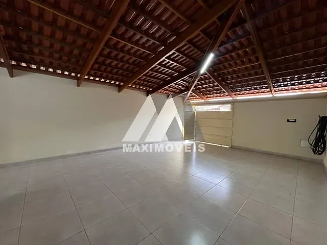 Casa com 180m² 3 quartos e 2 banheiros, à venda, no bairro Jardim Nazareth em Araçuaí