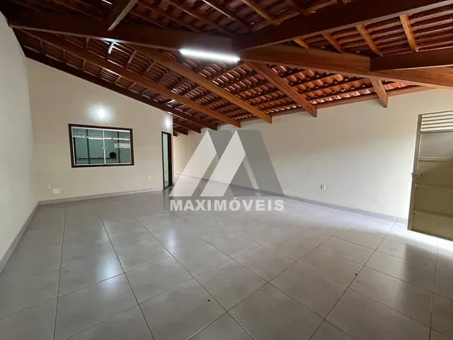Casa com 180m² 3 quartos e 2 banheiros, à venda, no bairro Jardim Nazareth em Araçuaí