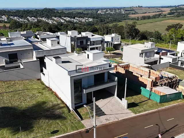 Casa 3 quartos e 4 banheiros, à venda, no bairro Olímpico em Londrina