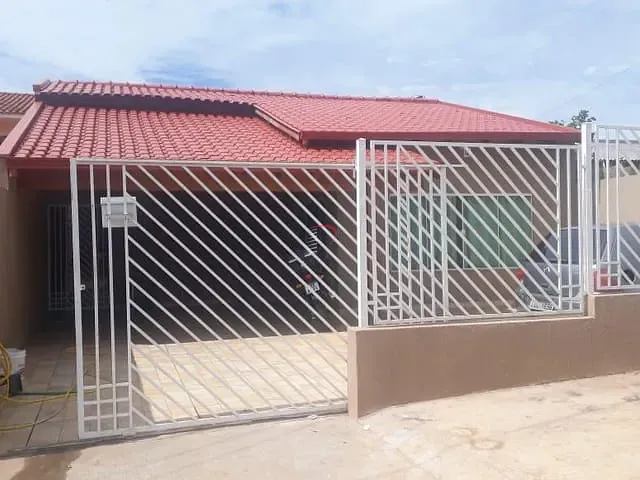 Casa com 250m² 3 quartos e 2 banheiros, à venda, no bairro Conjunto Café em Londrina