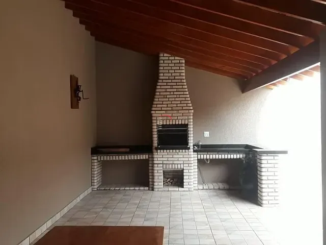 Casa com 250m² 3 quartos e 2 banheiros, à venda, no bairro Conjunto Café em Londrina