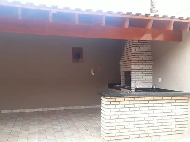 Casa com 250m² 3 quartos e 2 banheiros, à venda, no bairro Conjunto Café em Londrina