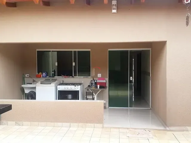 Casa com 250m² 3 quartos e 2 banheiros, à venda, no bairro Conjunto Café em Londrina