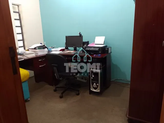 Casa com 317m² 2 quartos e 2 banheiros, à venda, no bairro Jardim Santa Cruz em Taubaté