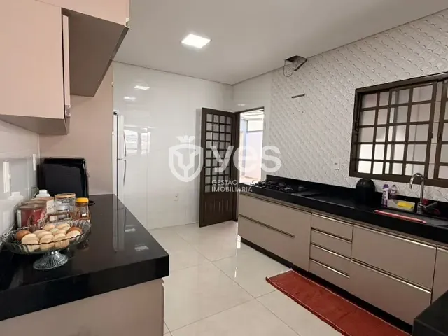 Casa 4 quartos e 2 banheiros, à venda, no bairro Jardim Europa II em Nova Serrana