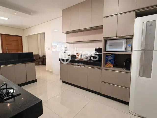 Casa 4 quartos e 2 banheiros, à venda, no bairro Jardim Europa II em Nova Serrana