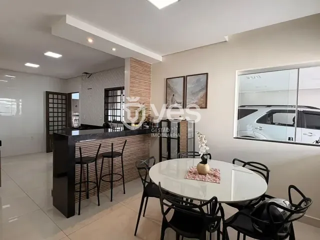 Casa 4 quartos e 2 banheiros, à venda, no bairro Jardim Europa II em Nova Serrana