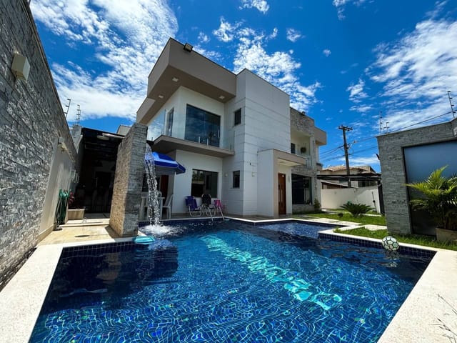 Casa com 264m² 4 quartos e 4 banheiros, à venda, no bairro Lagoa em Macaé