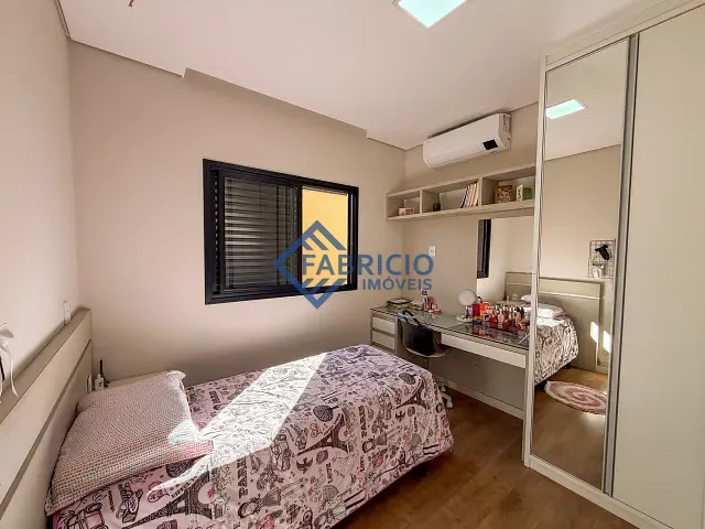 Casa com 250m² 3 quartos e 2 banheiros, à venda, no bairro Bosque em Vinhedo