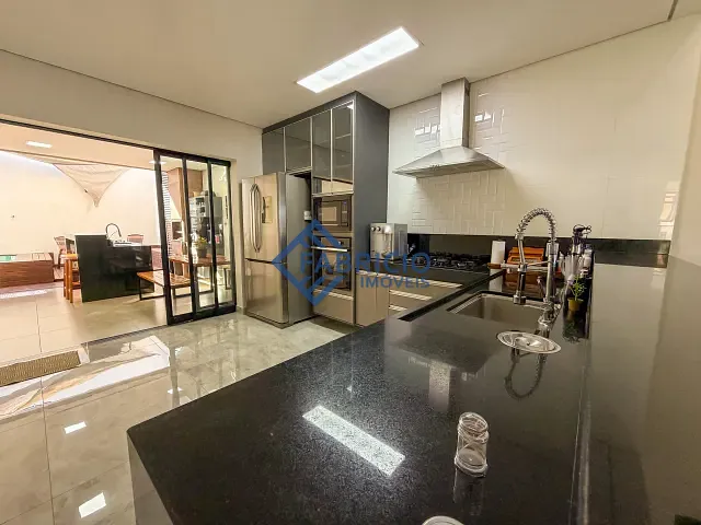 Casa com 250m² 3 quartos e 2 banheiros, à venda, no bairro Bosque em Vinhedo