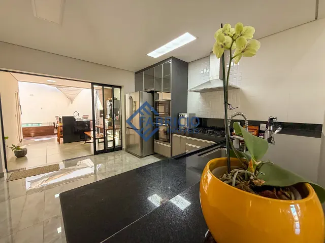 Casa com 250m² 3 quartos e 2 banheiros, à venda, no bairro Bosque em Vinhedo