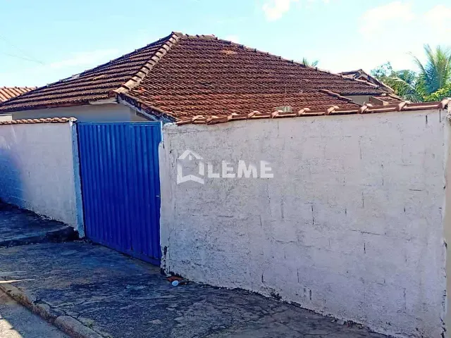 Casa com 250m² 3 quartos e 1 banheiro, à venda, no bairro Monte Santo de Minas em Monte Santo de Minas