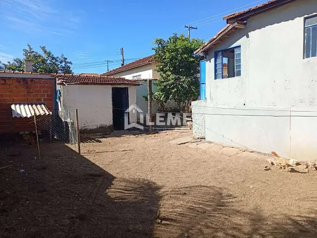 Casa com 250m² 3 quartos e 1 banheiro, à venda, no bairro Monte Santo de Minas em Monte Santo de Minas