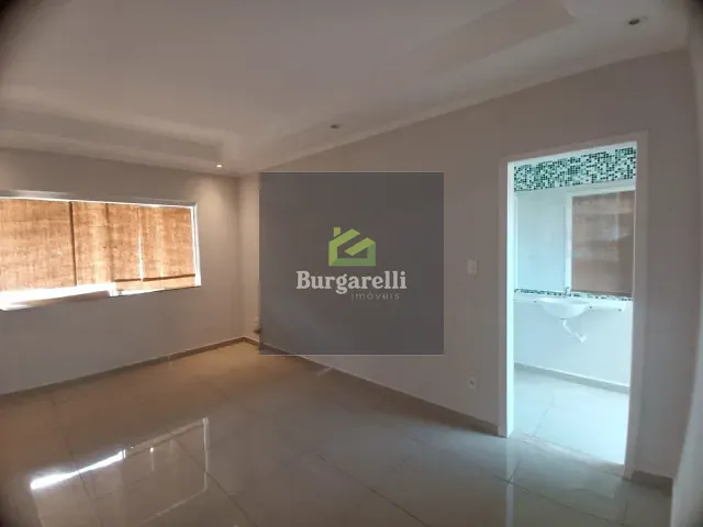 Casa 3 quartos e 2 banheiros, para alugar, no bairro Centenário em Lavras