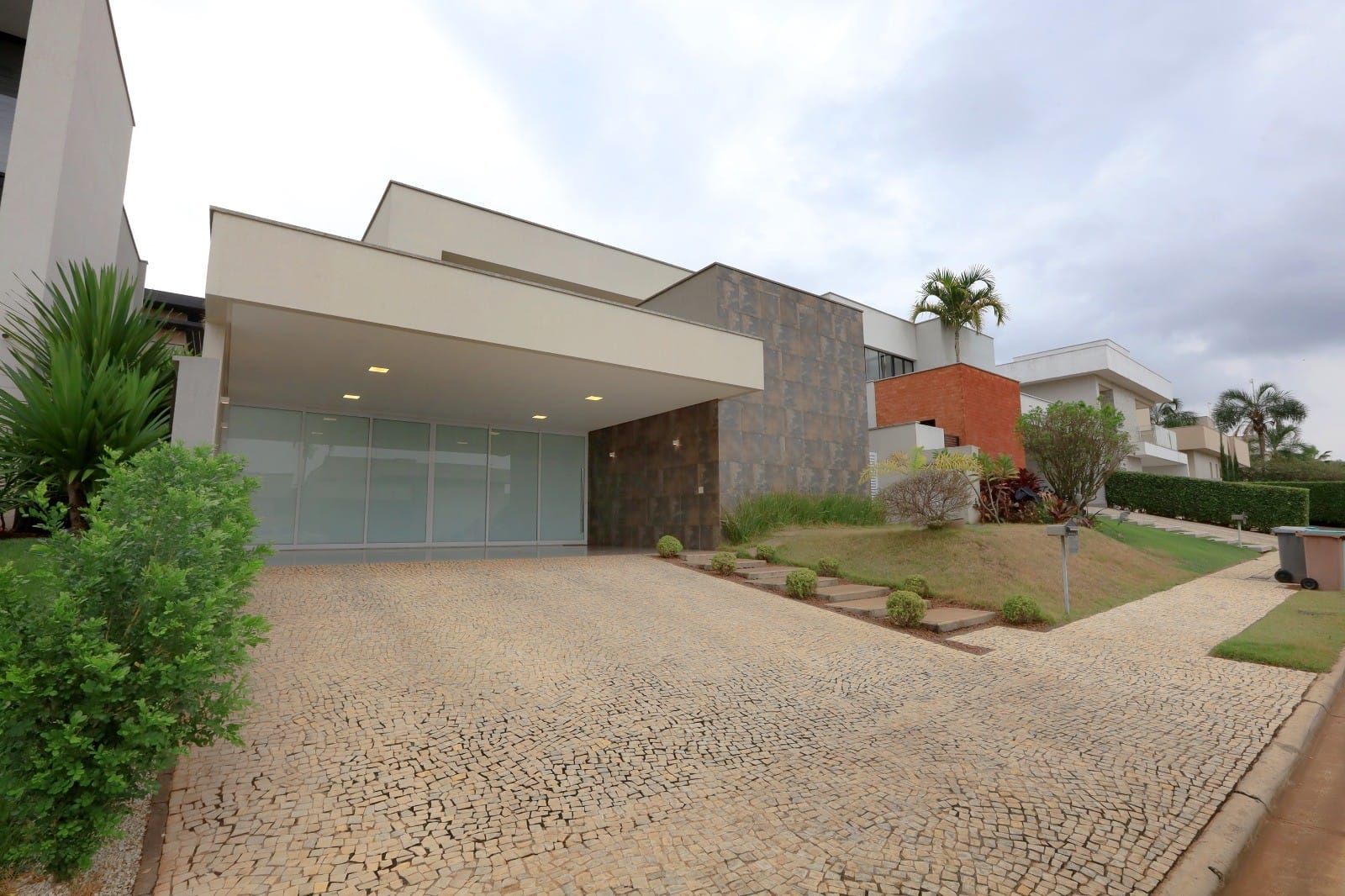 Casa Térrea à venda com 4 suites, 227m2 no Jardins Valência, Goiânia, GO