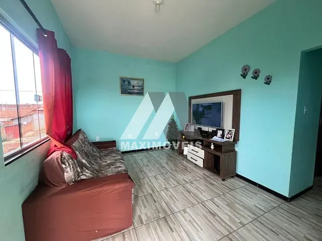 Casa com 158m² 6 quartos e 2 banheiros, à venda, no bairro Jardim Nazareth em Araçuaí