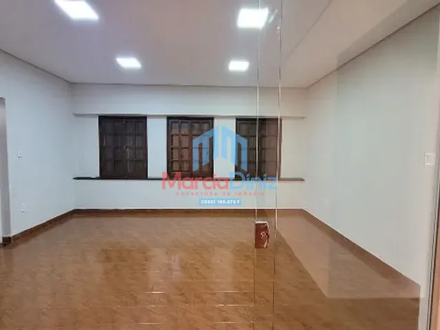 Casa 3 quartos e 2 banheiros, para alugar, no bairro Centro em Ituverava