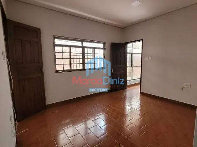 Casa 3 quartos e 2 banheiros, para alugar, no bairro Centro em Ituverava