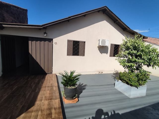 Casa com 300m² 3 quartos e 2 banheiros, à venda, no bairro Conjunto Residencial Roberto Conceição em Cambé