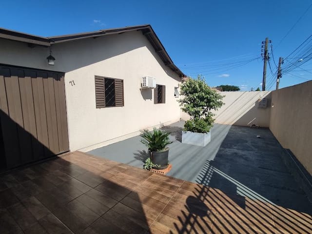 Casa com 300m² 3 quartos e 2 banheiros, à venda, no bairro Conjunto Residencial Roberto Conceição em Cambé