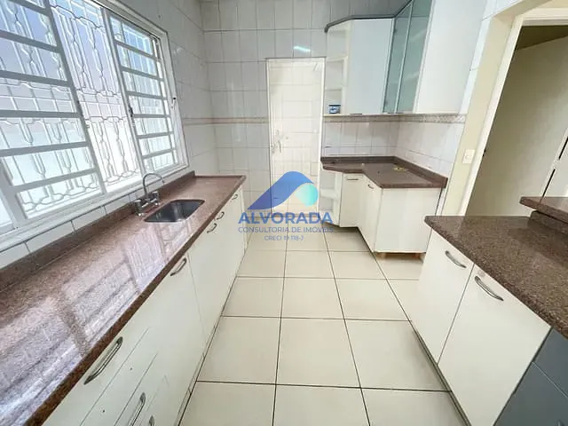 Casa com 250m² 3 quartos e 2 banheiros, à venda, no bairro Jardim das Indústrias em São José dos Campos